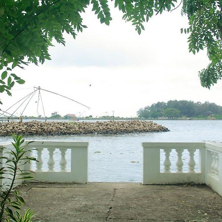 Muziris Harbour View Kochi Exterior photo