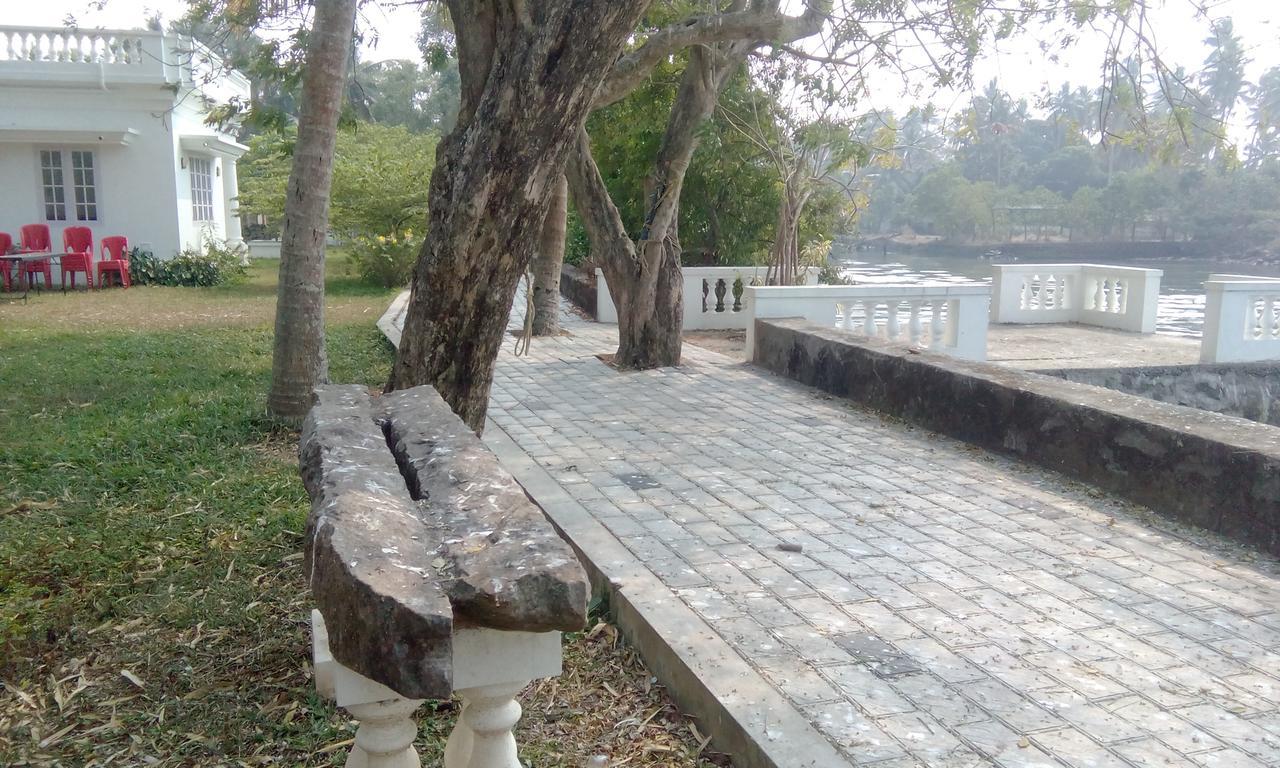 Muziris Harbour View Kochi Exterior photo